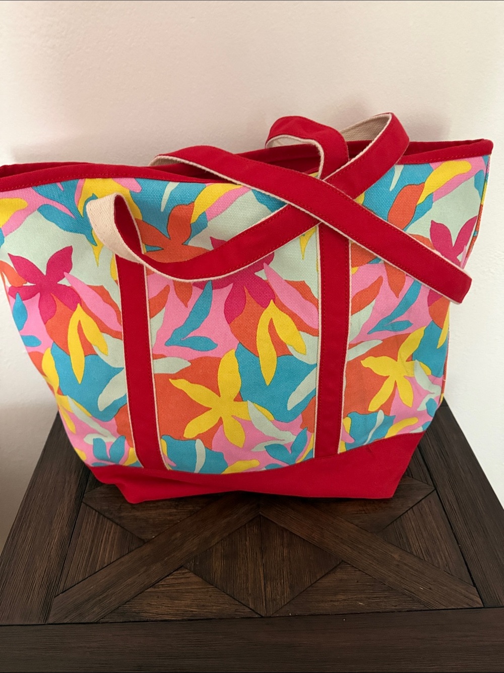 Lands’ End 5-Pocket Canvas Extra Large Tote Bag Floral Red Trim - Picture 4 of 9